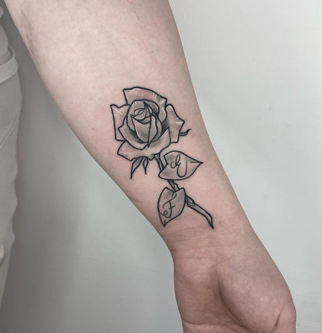 51 Amazing Simple Rose Tattoo Ideas [2024 Inspiration Guide] | Rose tattoos  for men, Small rose tattoo, Simplistic tattoos