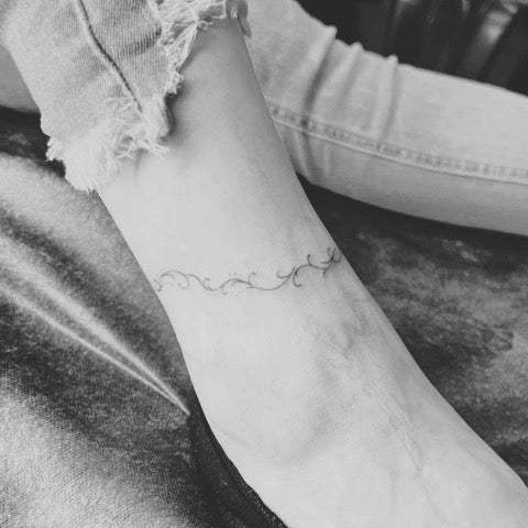 55 Crescent Moon Tattoo Ideas for Perpetual Night Owls
