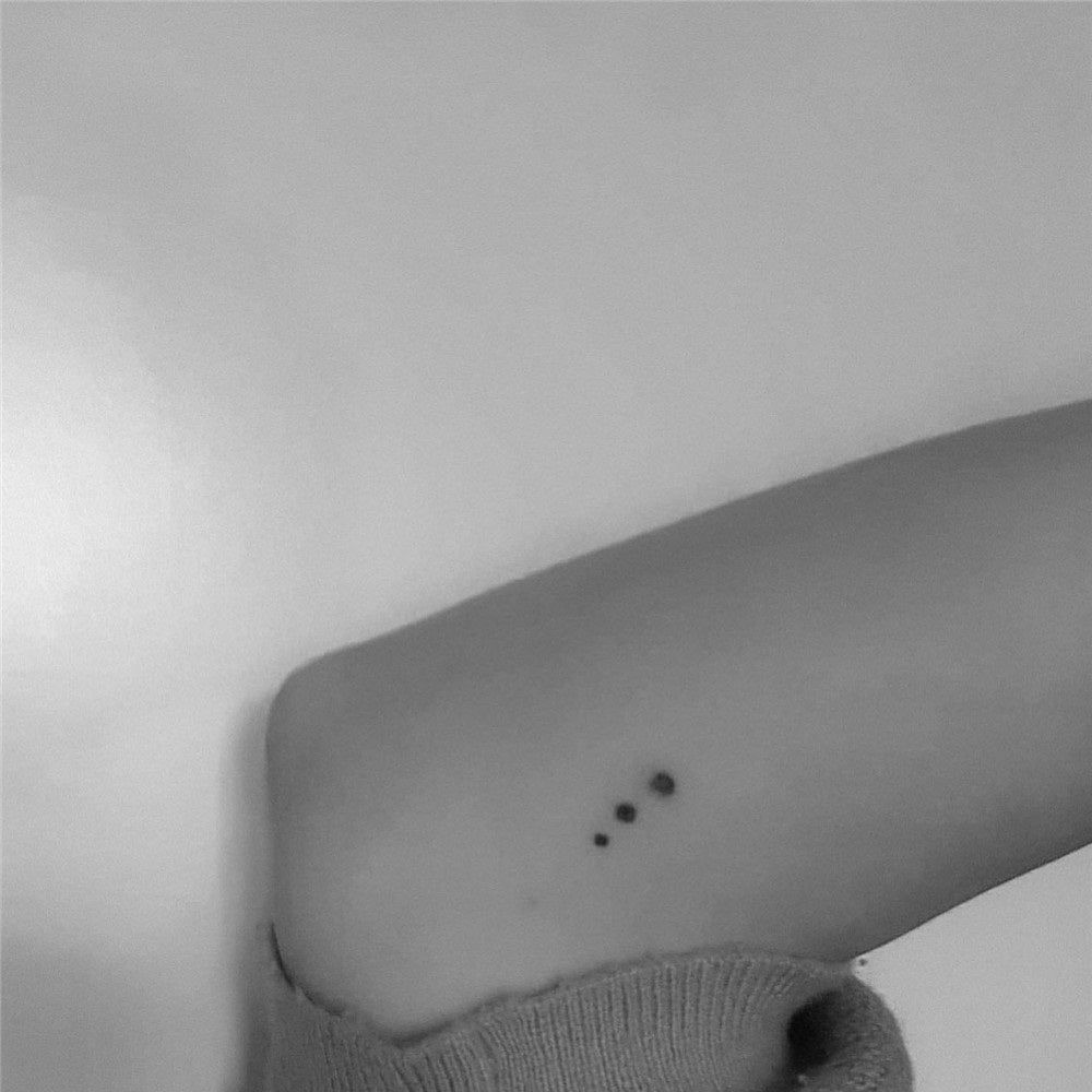 Ý nghĩa tattoo 3 dots và cách kết hợp độc đáo