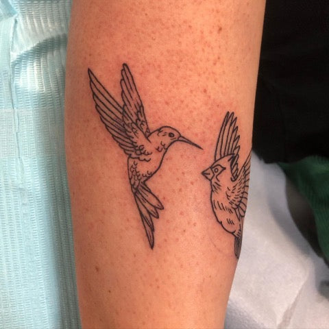 7 Hummingbirds Tattoos On Wrists