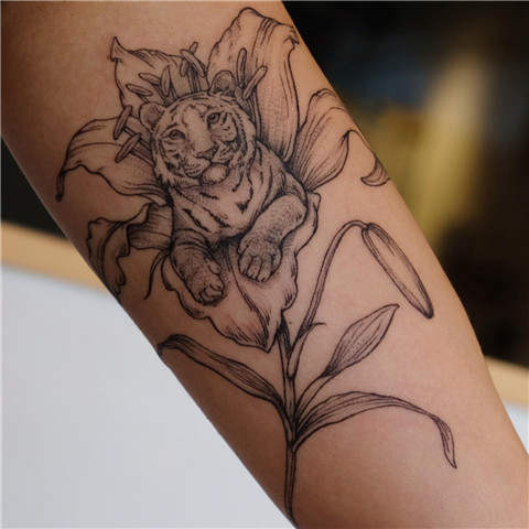 Roaring Tiger and Flower Tattoo Temporary Tattoo Fake Tattoo  neartattoos