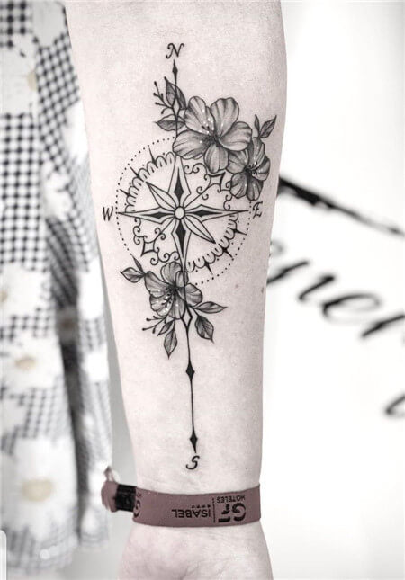 compass tattoo feminine
