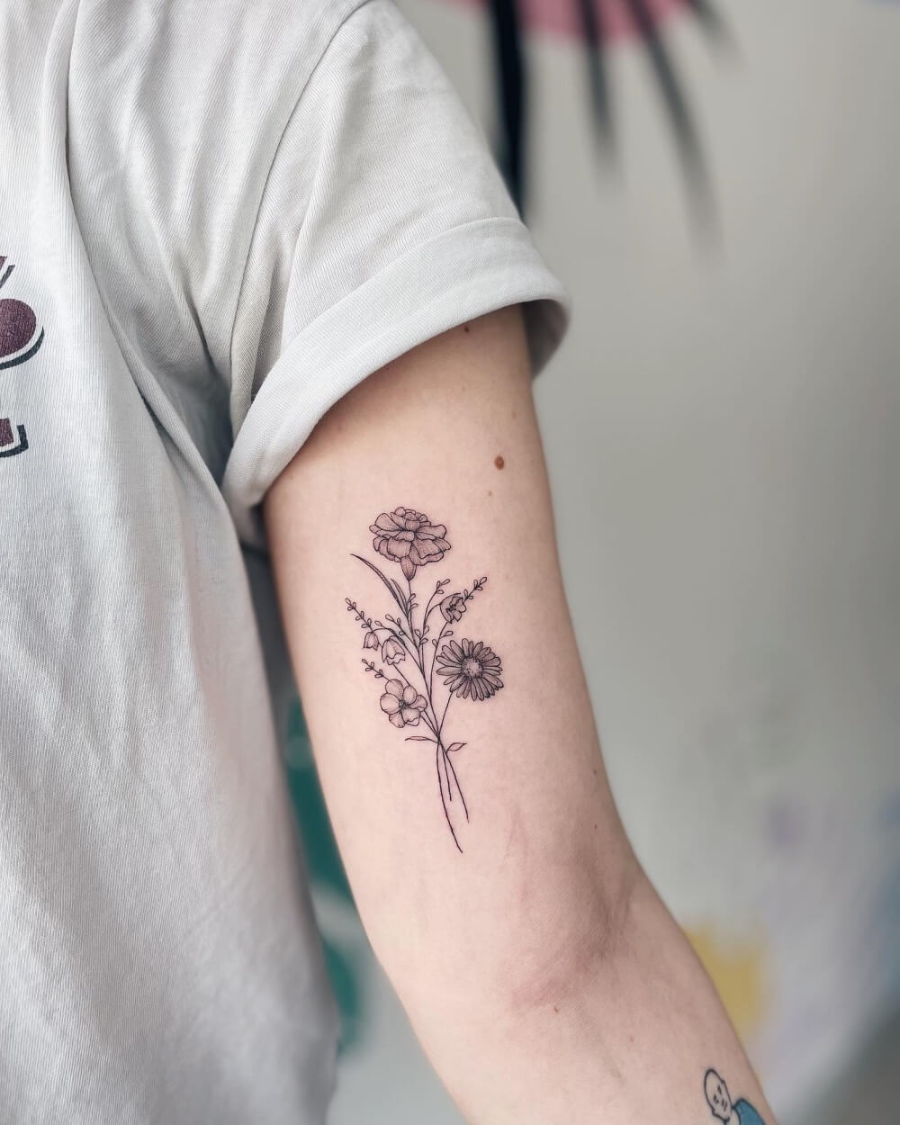 Tiny chrysanthemum temporary tattoo 🌸 | TikTok