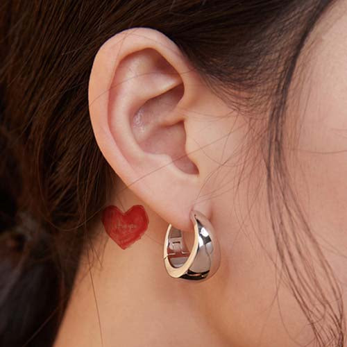 heart tattoos behind the ear