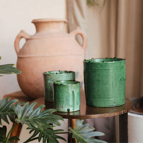 Duftkerzen von Côté Bougie in grünen Keramikgefäßen, handgefertigt in Marokko