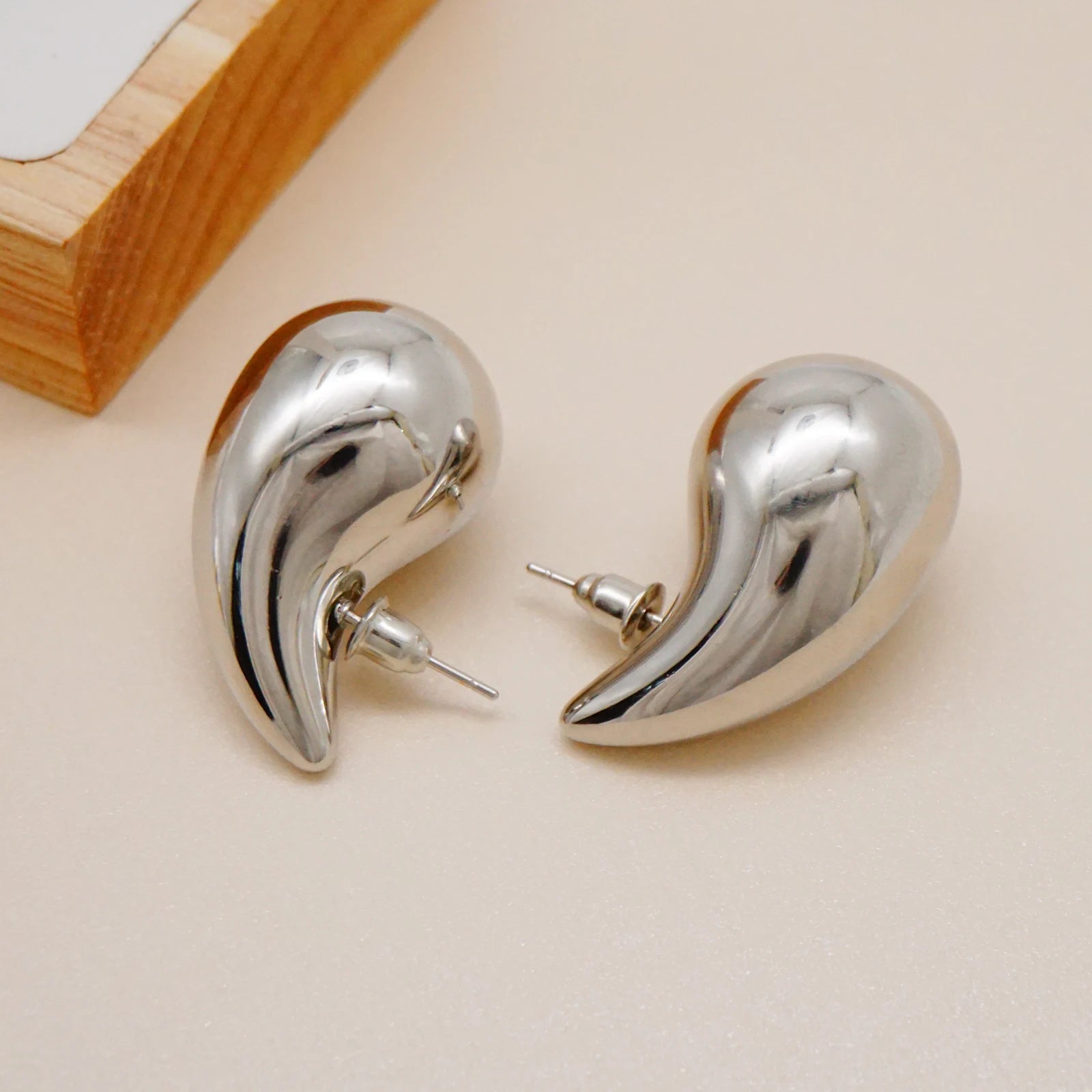 Fashion Gold Color Earrings Smooth Metal Hoop Earrings For Woman
