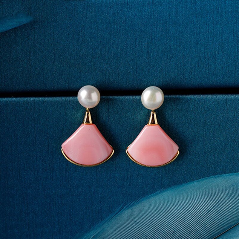 New creative design inlaid fan-shaped pink enamel pearl pendant earrings for women