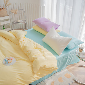 https://cdn.shopify.com/s/files/1/0586/4266/1551/products/roomtery-aesthetic-soft-girl-bedding-set1.jpg?v=1627203436&width=360