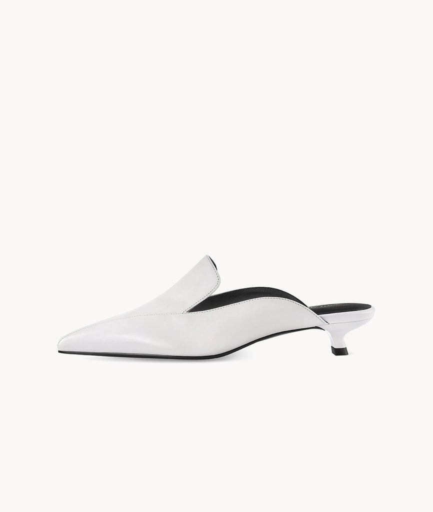 White Mules: A Blend of Trendy Style and Pure Comfort