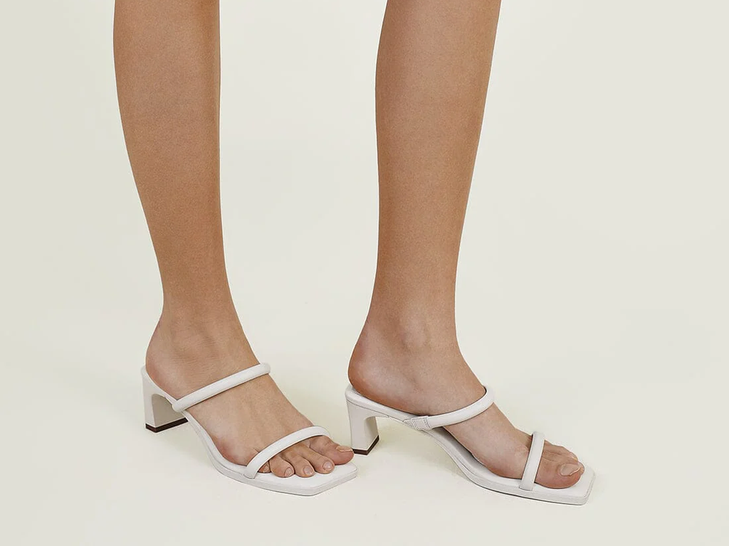 White Sandals: Effortless Comfort for Your Daily Stride