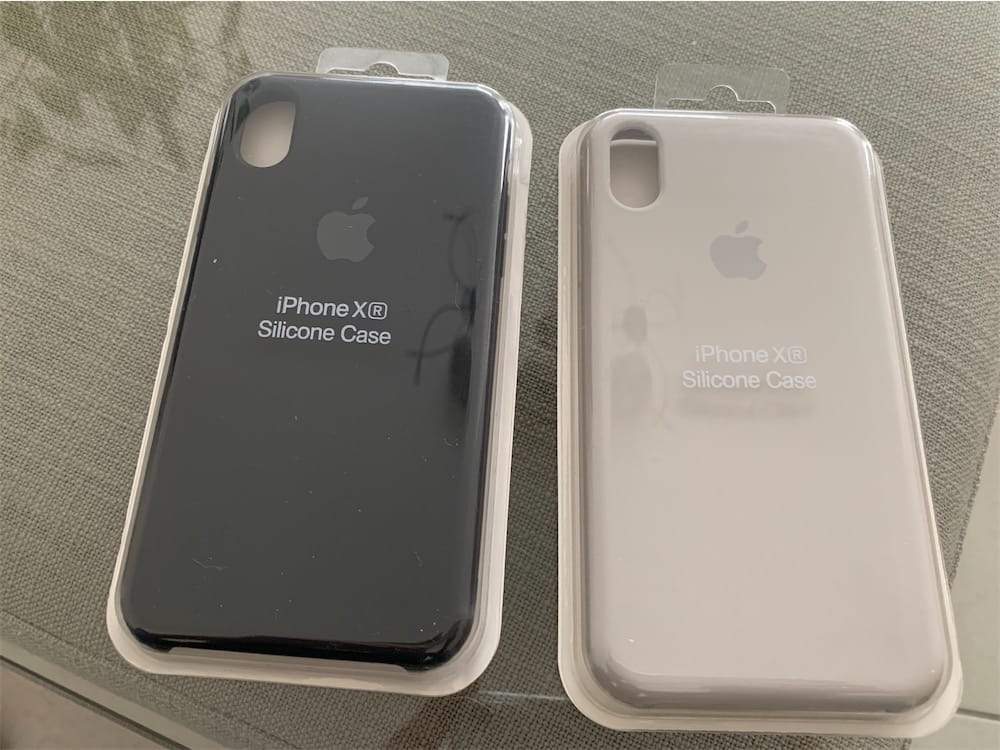 coque iphone xr silicone apple logo