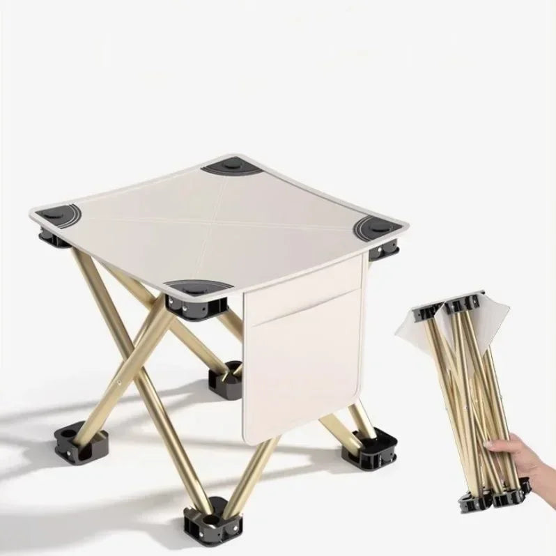 Ce tabouret portable en utilisation