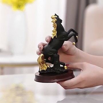 Vintage horse statue in resin