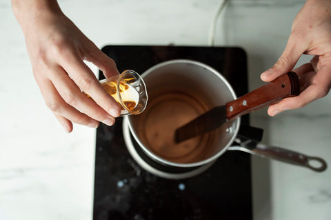 adding dyes to your candles