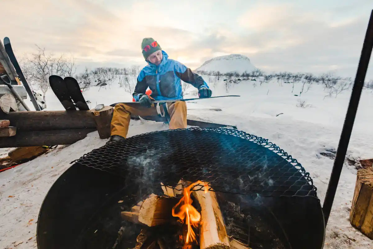 Waxing skis