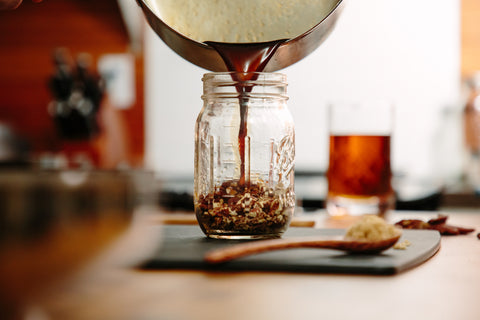 Kaug LidAdapt with mason jar, stopper and pump to vacuum seal and make faster, tastier pecan infused simple syrup for old fashioned.  Rough chop nuts, pour in mason jar then pour hot sugar water over nuts.