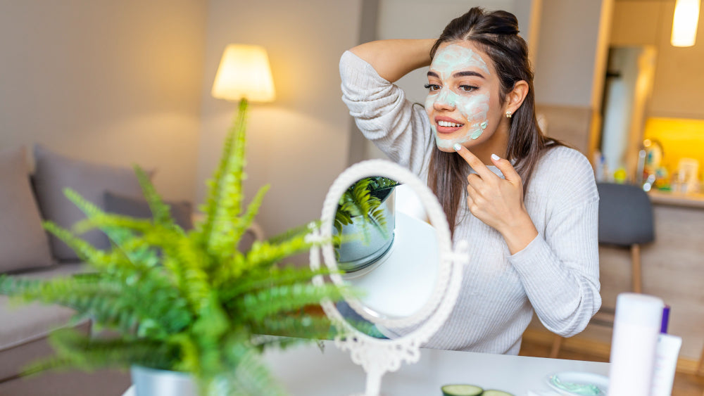 girl with mirror