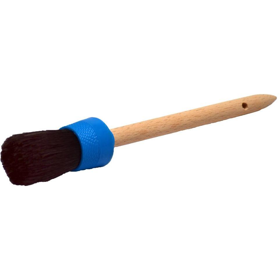 Low profile tire brush