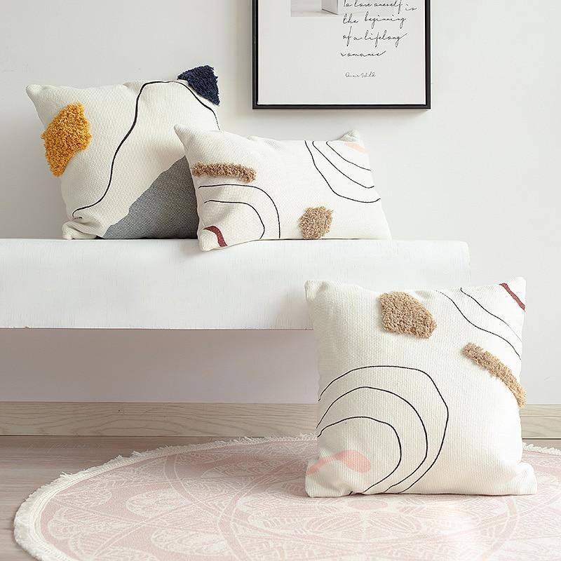 How to Arrange Pillows on a Queen Bed: Five Simple Formulas That Work! -  Driven by Decor