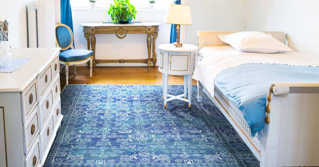 Different ways to place rugs in bedrooms