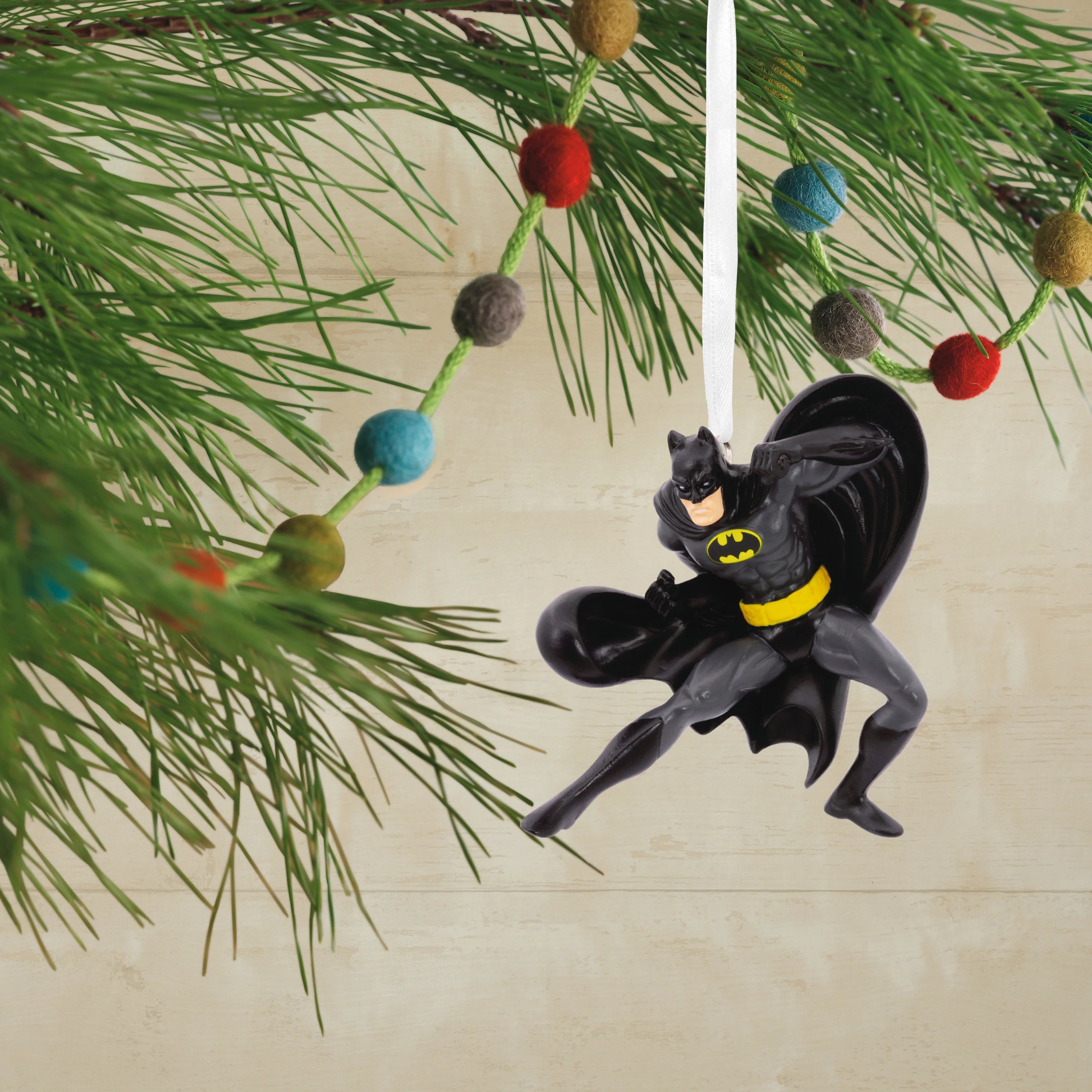 DC Comics Batman - 2022 Hallmark Keepsake Christmas Ornament – Hallmark  Australia