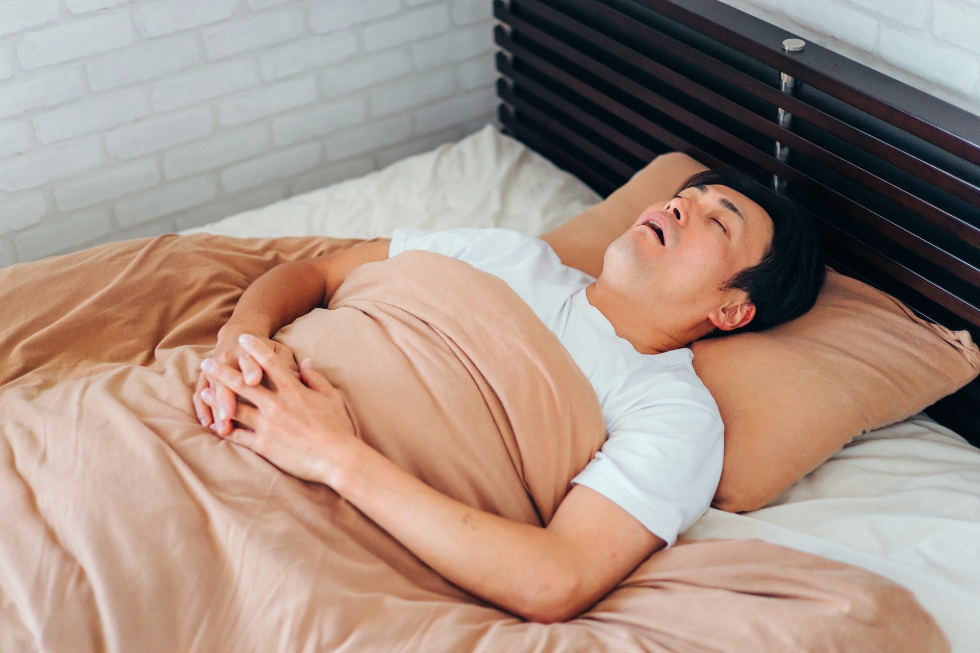 man sleeping with mouth open