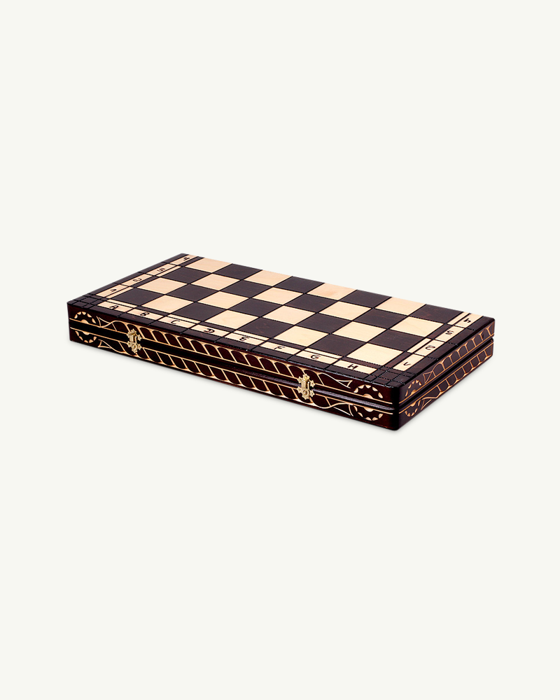 Un beau jeu d'échecs traditionnel en bois massif à petit prix pas cher
