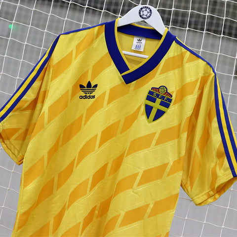 Sweden_Home_Kit_1990