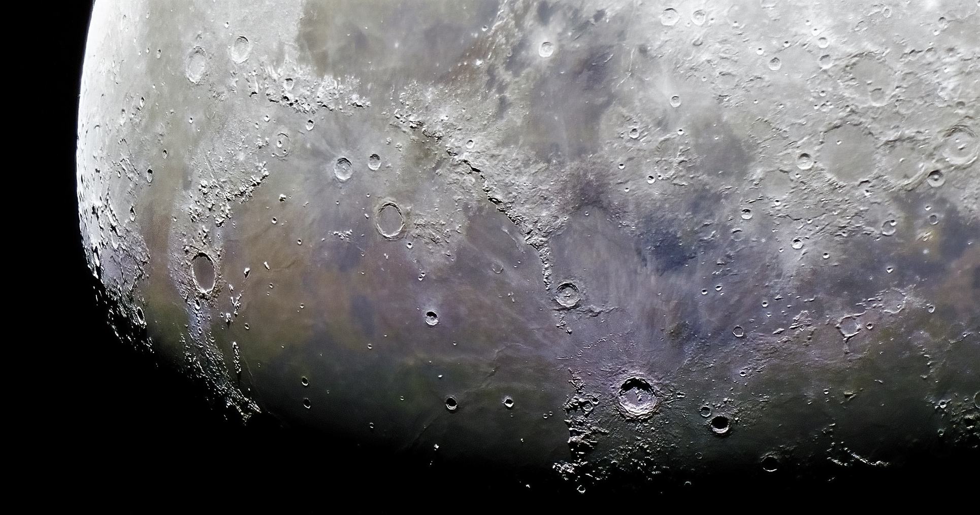 Moon photographed with Pentax K-3 MIII and astrotracer O-GPS2