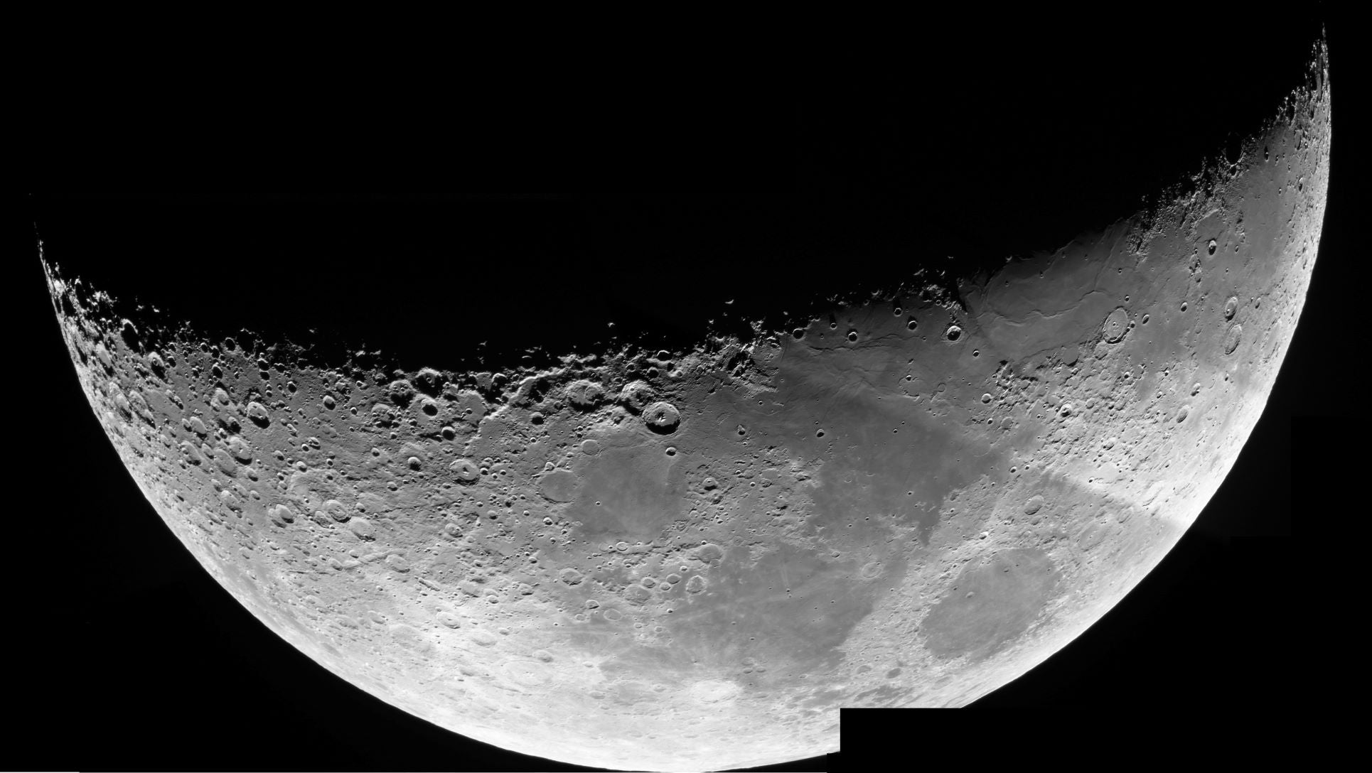 High-resolution lunar panorama composed of 6 video stacks