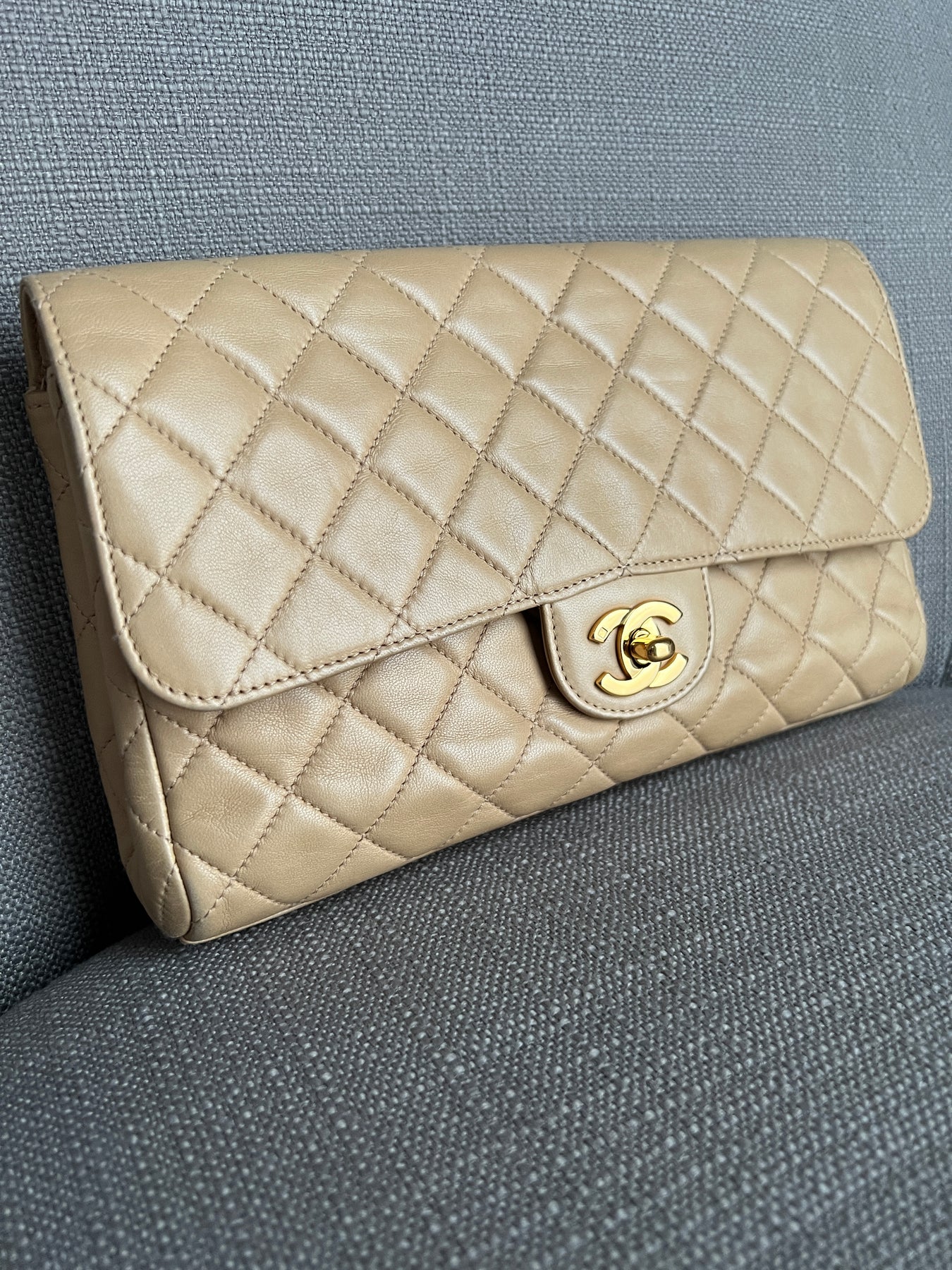 CHANEL Classic Vintage Clutch Bag – LUV Preloved