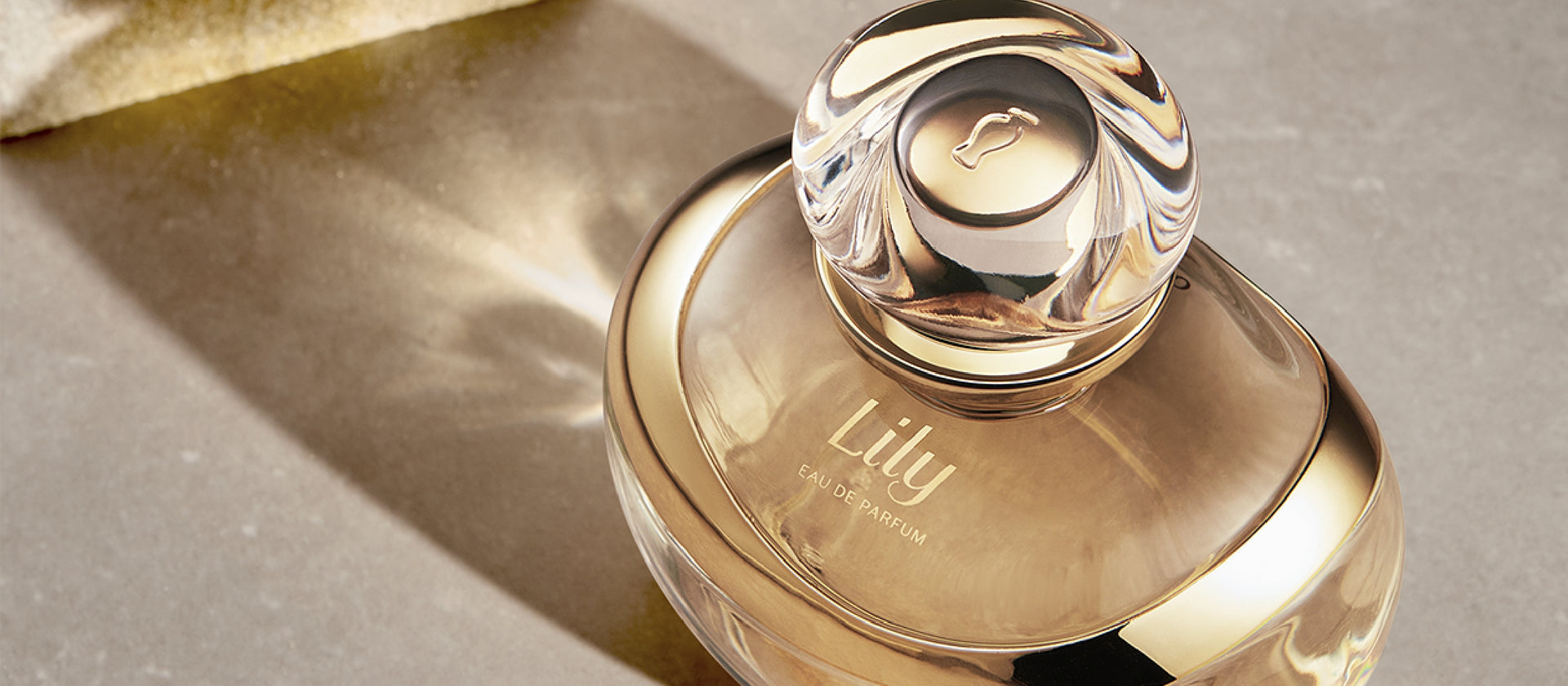 Kit Love Lily: Eau De Parfum + Cream Moisturizing Cream Body Deodorant