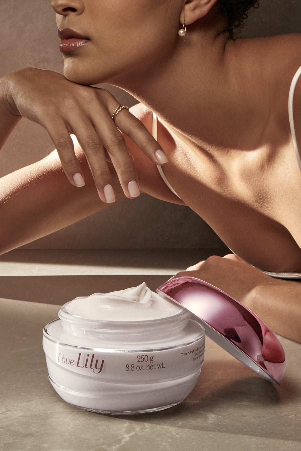 Kit Love Lily: Eau De Parfum + Cream Moisturizing Cream Body Deodorant