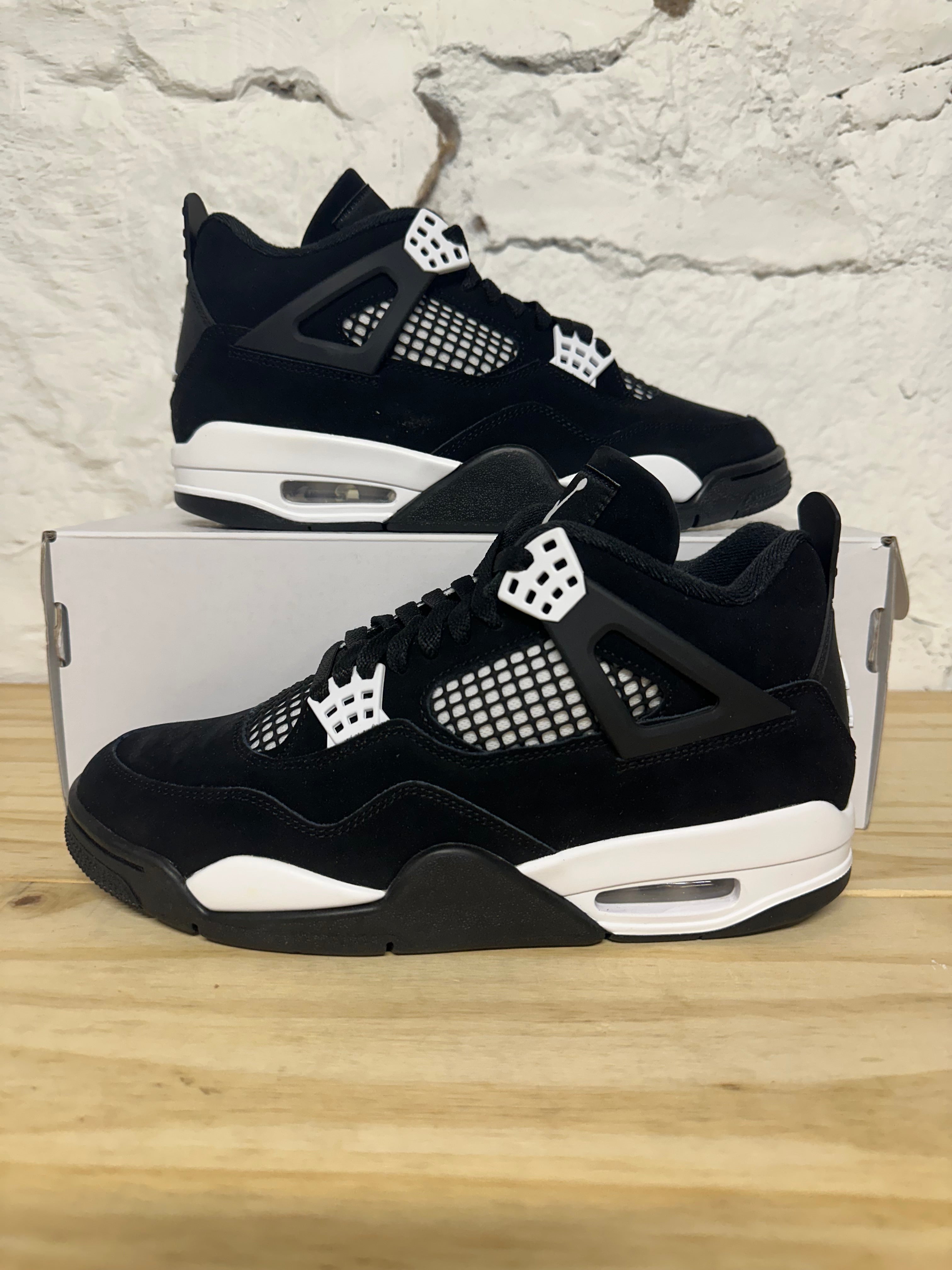 Air Jordan 4 White Thunder Sz 8 DS