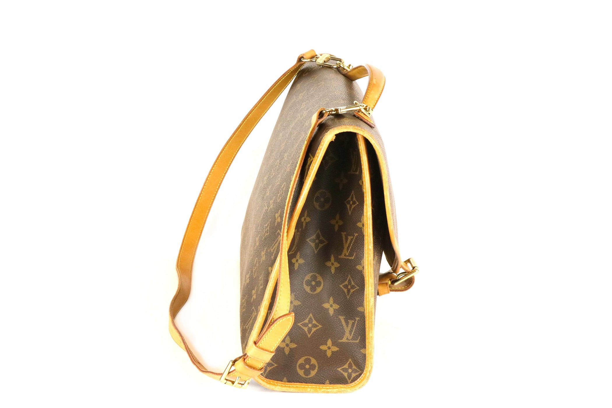 Chris Brown Shows Off $39,000 Louis Vuitton Airplane Bag