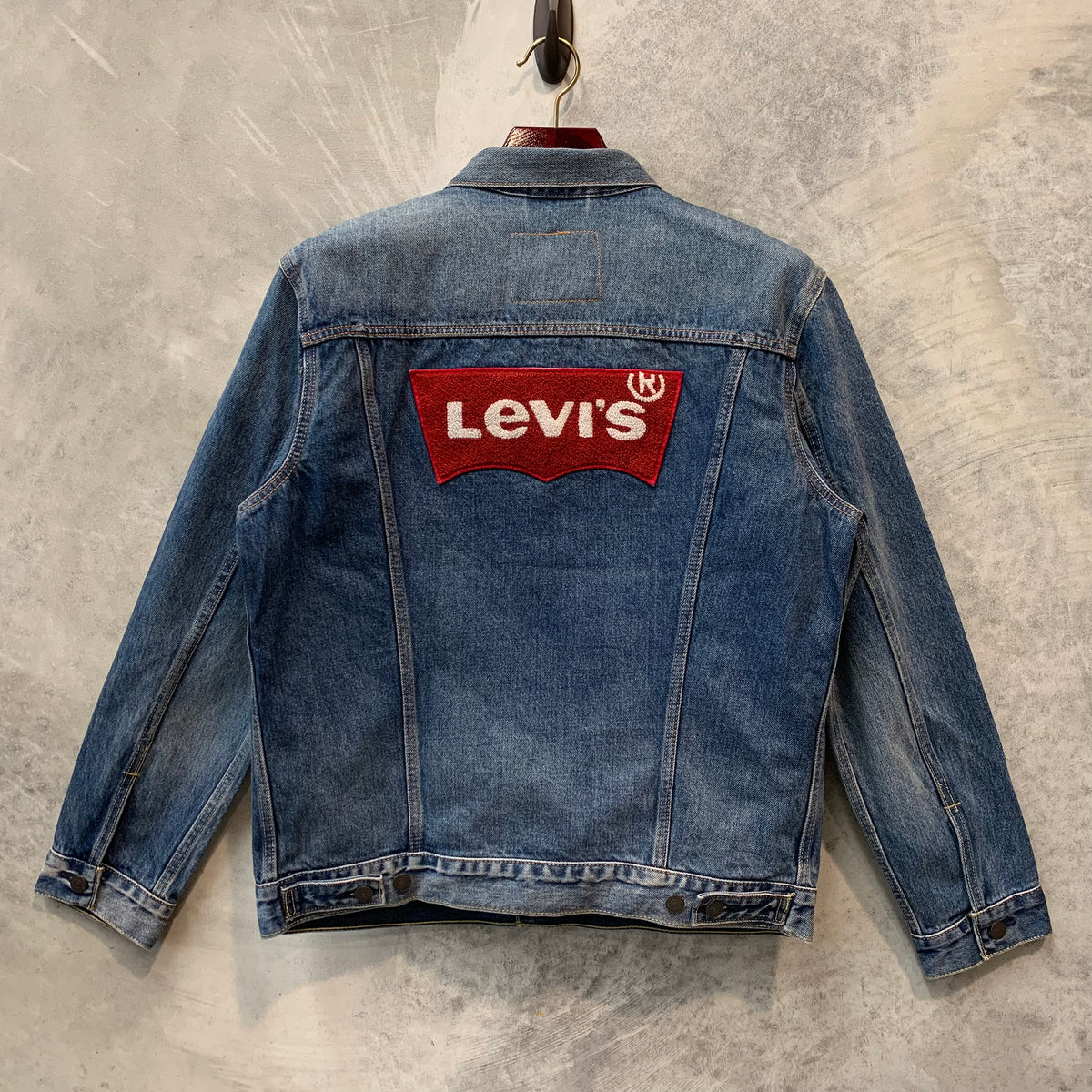 LEVI'S 'CLASSIC PATCH TRUCKER' DENIM JACKET – Juice Threads