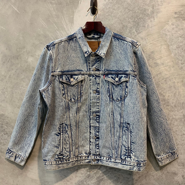 levi distressed denim jacket