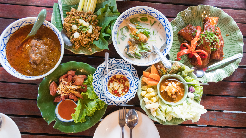 Thai Table Manners - What you should do when having Thai foods