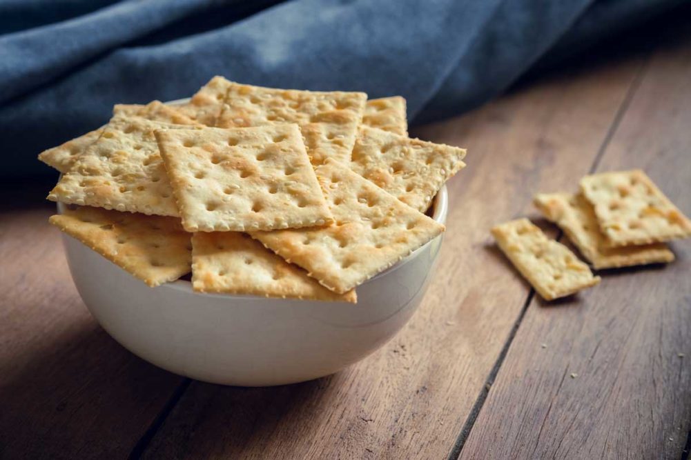 plain-non-salted-neutral-wine-tasting-crackers