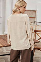 Load image into Gallery viewer, Long Sleeve Button Up Blouse
