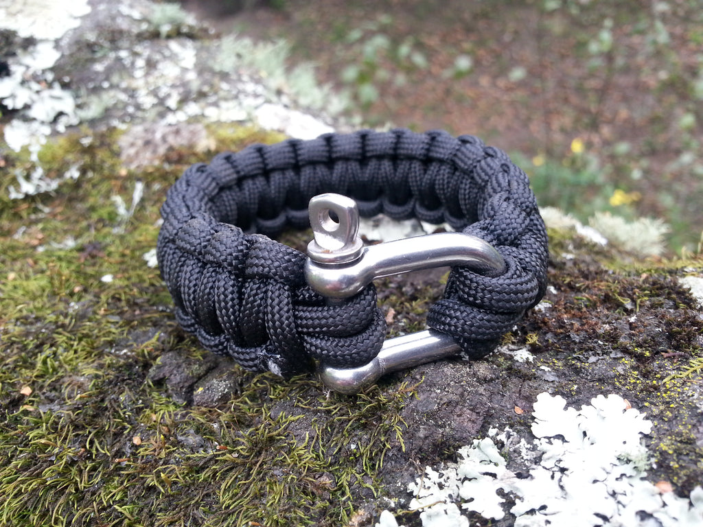 Rothco Paracord Bracelet With D-Shackle item showcase