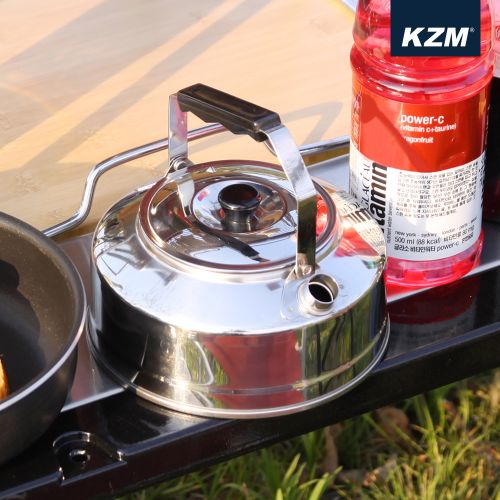 KZM Stainless Kettle 0.8L lifestyle picture