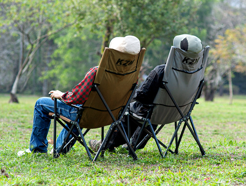 Two guys resting on KZM Signature Relax Chair
