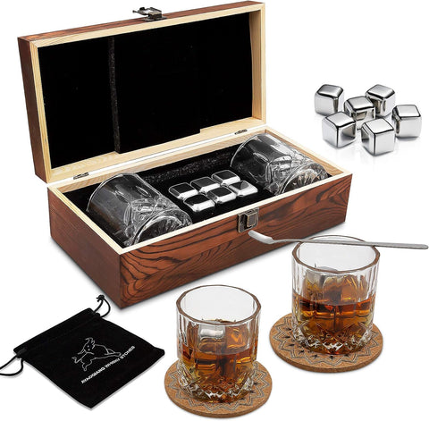 Men's whiskey set complete with 2 glasses, coasters, a mixing spoon and 6 whiskey stones