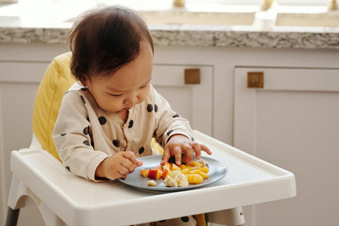 How_To_Train_Babies_To_Eat_On_Their_Own