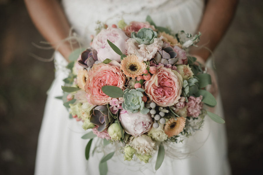Comment Faire Un Bouquet De Mariée Avec Des Fleurs Artificielles |  ArrièrePlante