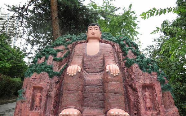 Grand Bouddha de Leshan Issy-les-Moulineaux