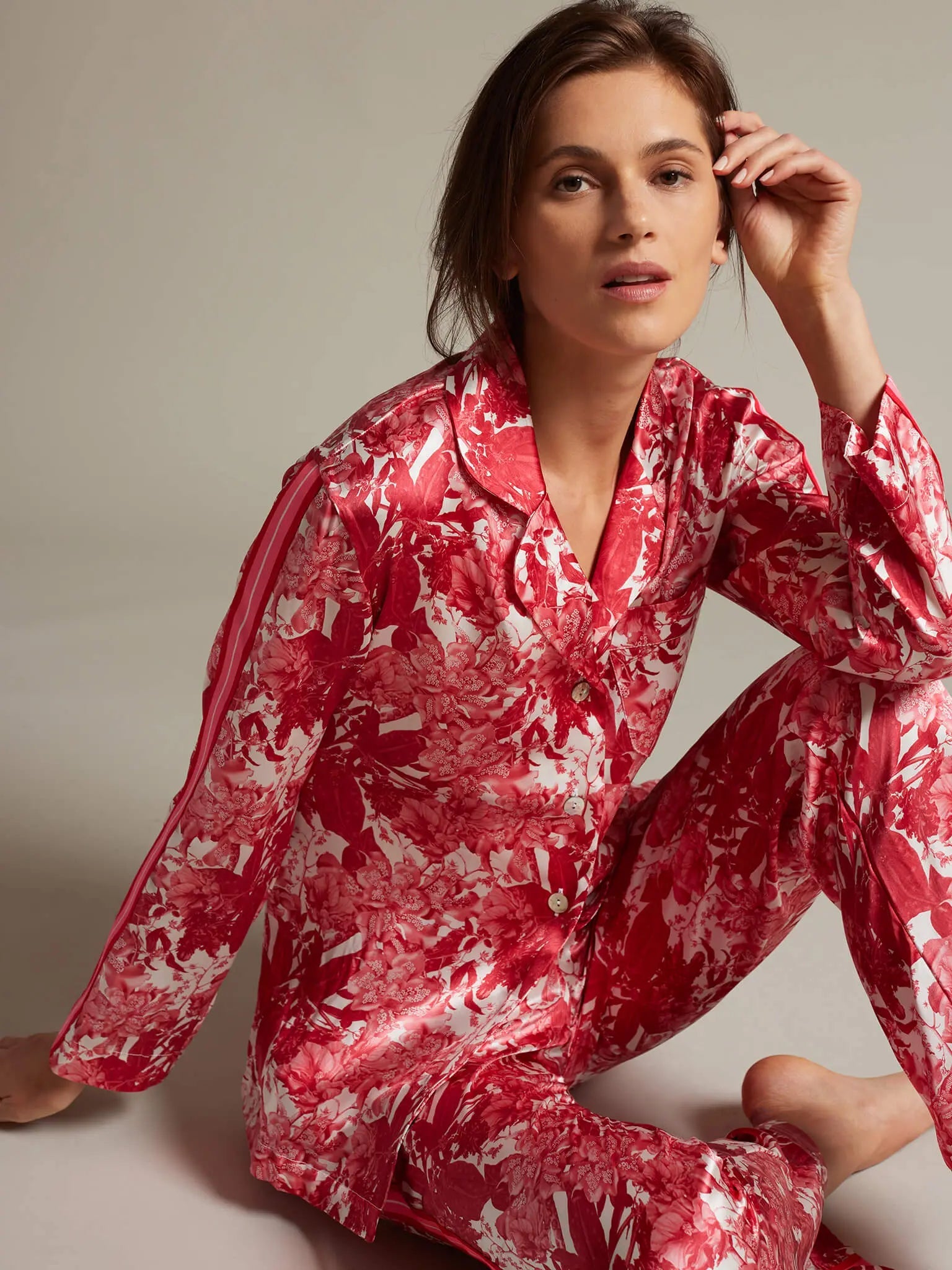 Image of Women's Fire Lily Silk Pajama Set With Stripe