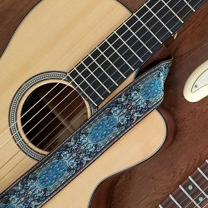 Pardo Guitar strap Model blue Garden hippie strap for guitar and bass with an acoustic guitar