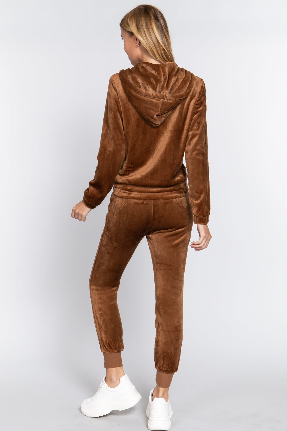 Back of Women's Brown Faux Fur Jacket & Jogger Pants Set